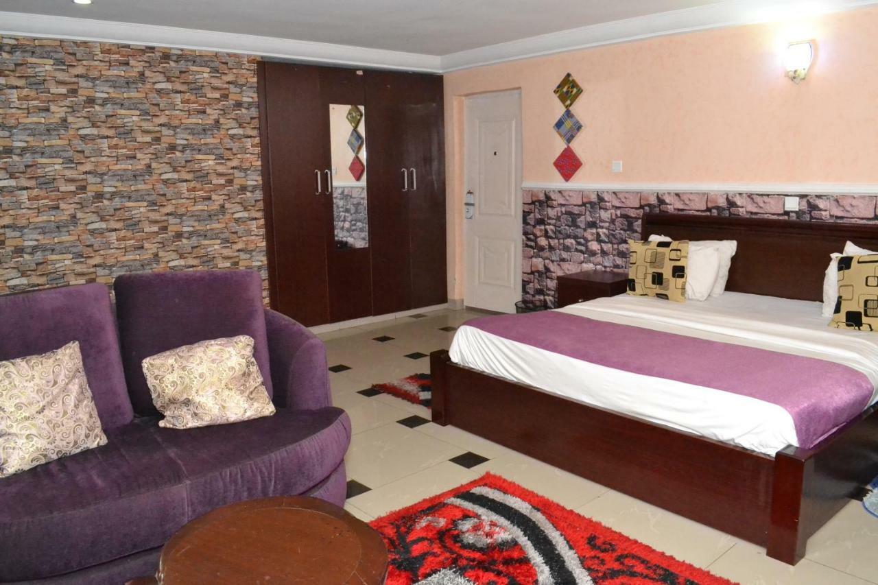 Limoh Suites Бенін-Сіті Екстер'єр фото