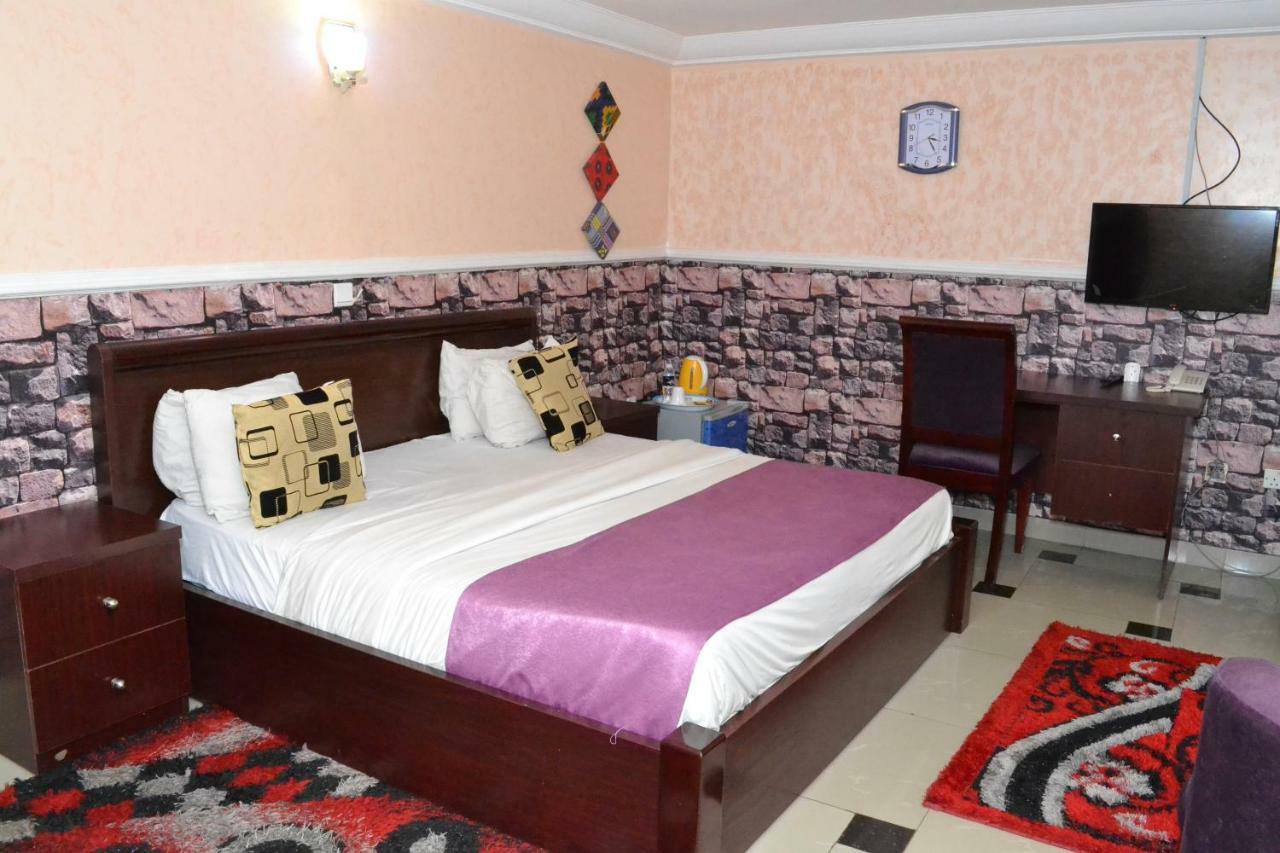 Limoh Suites Бенін-Сіті Екстер'єр фото
